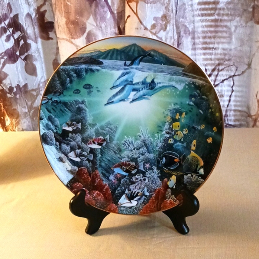 Bay of Piilani Collector's Plate by Robert Lyn Nelson issued by The Danbury Mint